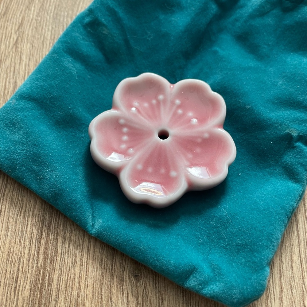 Ceramic Flower Charm - Picture 2 of 7